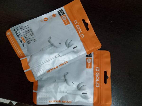 Fone de Ouvido Com Fio e Microfone Gold